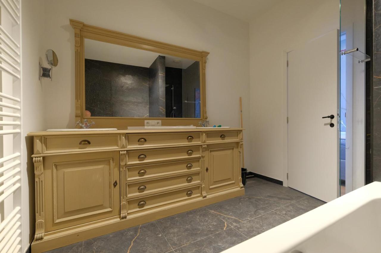 La Maison De La Duchesse De La Valliere - Chambre Rosaline - Parking Prive Gratuit モンス エクステリア 写真